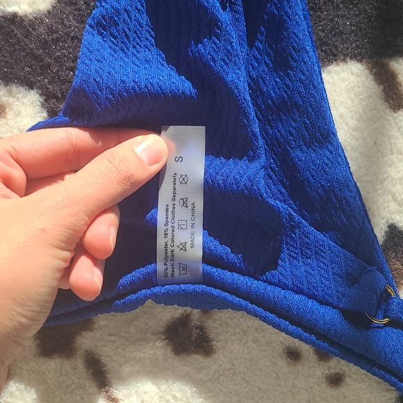 Bikini - Picture 3 of 3